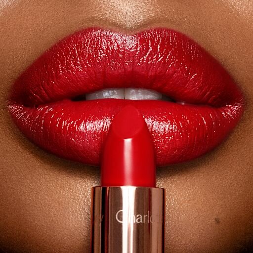 K.I.S.S.I.N.G SO RED